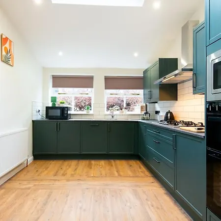 Apartament Prime Headingley Location