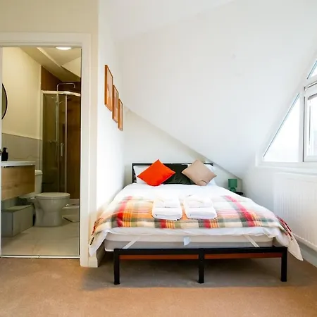 Prime Headingley Location * Leeds (West Yorkshire)