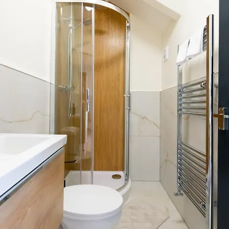 Prime Headingley Location * Leeds (West Yorkshire)