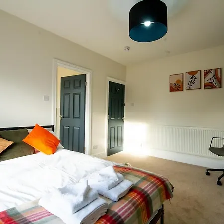 Prime Headingley Location *