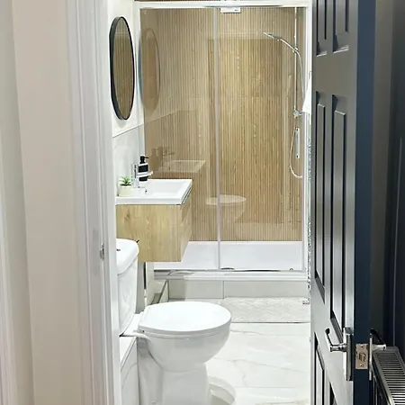 Apartament Prime Headingley Location