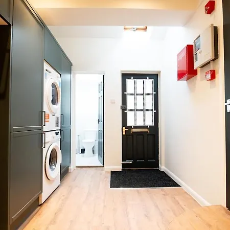 Prime Headingley Location * Leeds (West Yorkshire)