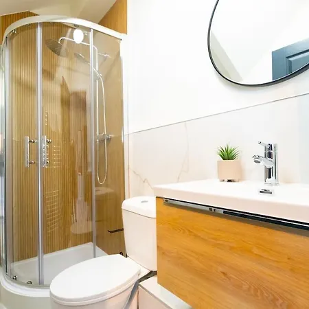 Prime Headingley Location *