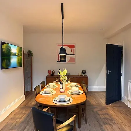 Prime Headingley Location * Leeds (West Yorkshire)