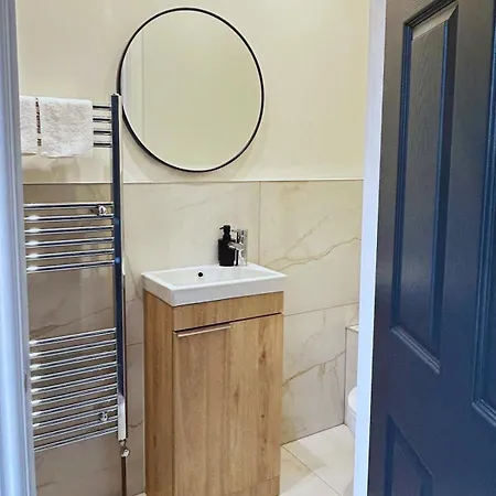 Prime Headingley Location * Leeds (West Yorkshire)